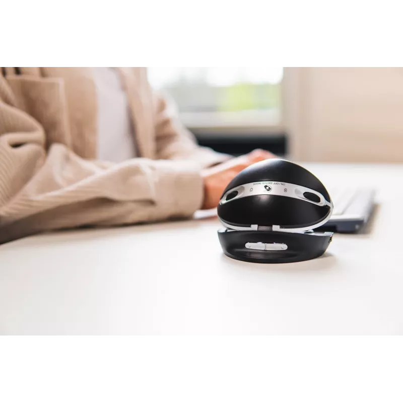 BakkerElkhuizen Oyster Wired pelė, ambidekstrinė, vertikalaus dizaino, lazerinė, USB Type-A, 1200 DPI, juoda, sidabrinė
