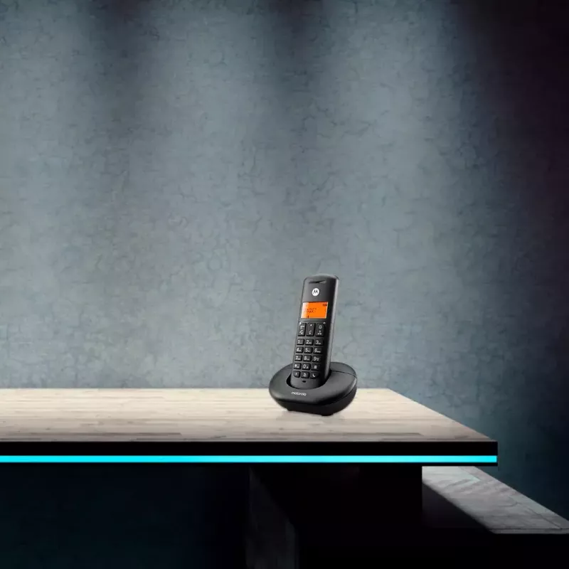 Belaidis DECT telefonas MOTOROLA E201 — belaidis ragelis su laisvų rankų funkcija, iki 50 registracijų