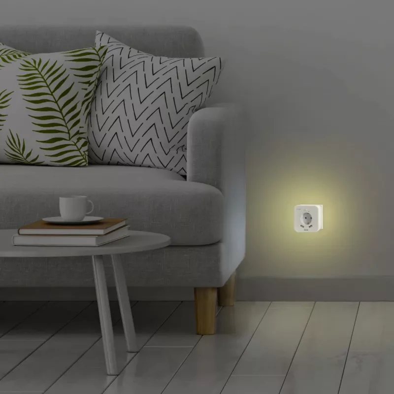 Kištukinis naktinis šviestuvas Hama 00223507 šiltai balta LED 3000 K