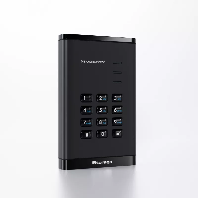 iStorage diskAshur PRO³ SSD 1TB | Saugus nešiojamasis SSD diskas | FIPS 140-3 3 lygio atitiktis | AES-XTS 256 bitų aparatinė šifravimo sistema | Apsaugotas PIN kodu | Nepriklausomas nuo OS ir platformos | Atitinka BDAR, TAA | Apsauga nuo brutalių atakų | Atsparus dulkėms ir vandeniui