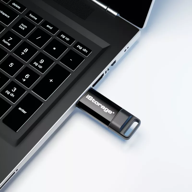 iStorage datAshur BT 64 GB | Užšifruota saugi USB atmintinė | Atrakinimas per išmanųjį telefoną naudojant Bluetooth | FIPS 140-2 3 lygio sertifikuota | Parengta nuotoliniam valdymui