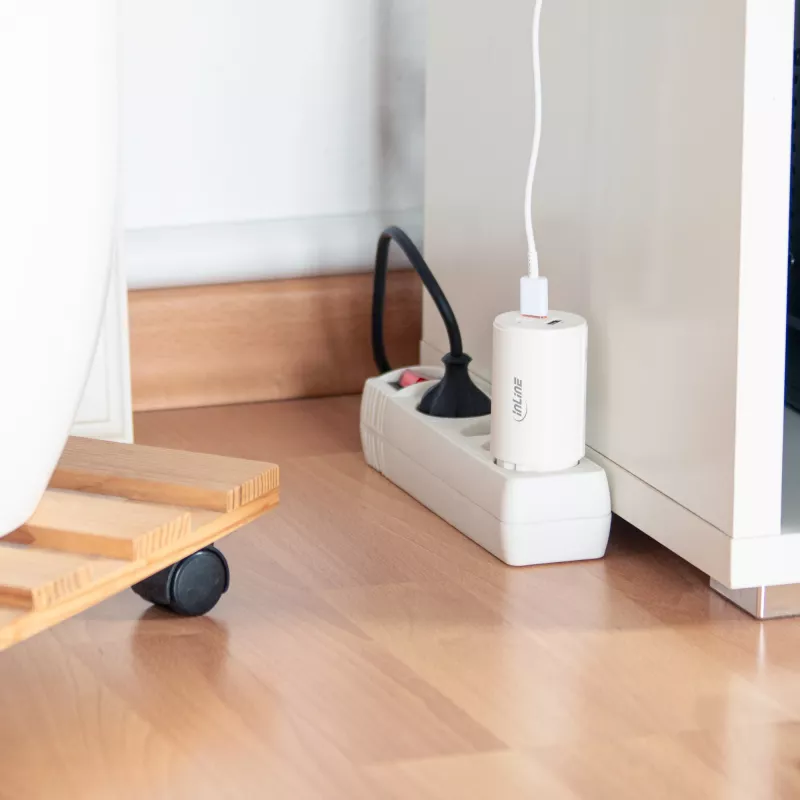 InLine USB PD maitinimo šaltinis, GaN įkroviklis, 3 prievadų, dvigubas USB-C + USB-A, 65 W, baltas