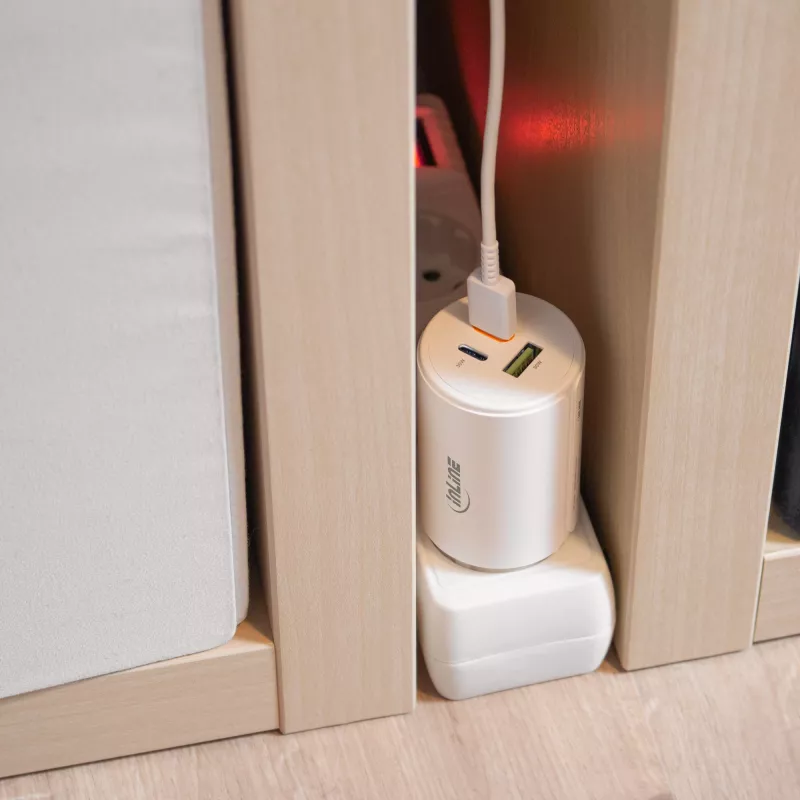 InLine USB PD maitinimo šaltinis, GaN įkroviklis, 3 prievadų, dvigubas USB-C + USB-A, 65 W, baltas