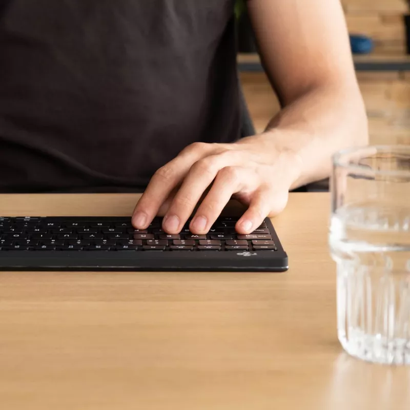 R-Go Tools Ergonominė klaviatūra R-Go Compact Break, kompaktiška klaviatūra su pertraukų programine įranga, QWERTY (IT), Bluetooth, juoda
