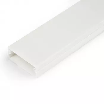 StarTech.com Kietas kabelių tvarkymo latakas su lipnia juosta ir dangteliu, 1-1/4 colio (32 mm) plotis x 3/8 colio (11 mm) aukštis - 3 pėdų (1 m) ilgis, PVC tinklo/maitinimo laidų slėptuvas/sieninis laidų latakas, telpa iki 12 kabelių, UL sąraše