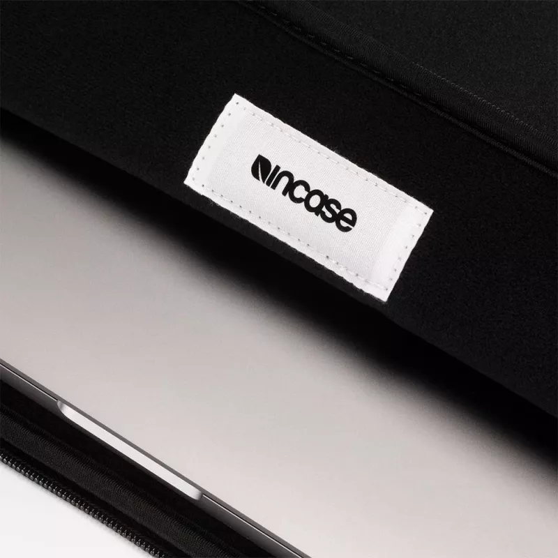 Incase Classic 38,1 cm (15 colių) įmautės dėklas Juodas