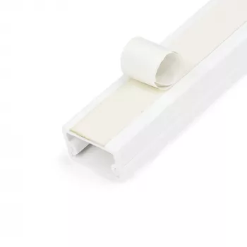 “StarTech.com” vientisas kabelių tvarkymo kanalas su lipnia juosta ir dangteliu, 3/4 colio (19 mm) P x 3/8 colio (11 mm) A - 3 pėdų (1 m) ilgio, PVC tinklo / maitinimo laido slėptuvas / sieninis laidų lovelis, talpina iki 6 kabelių, UL sąraše