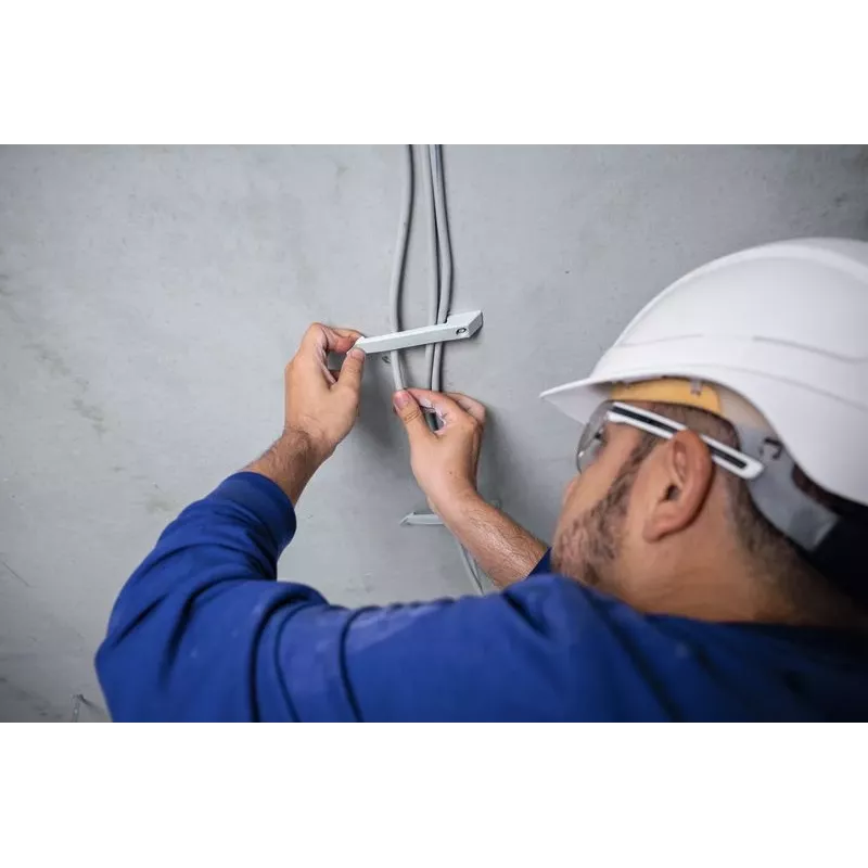 Vinių kalimo įrankis Bosch GNB 18V-40 maitinamas baterijomis 18 V lengvas