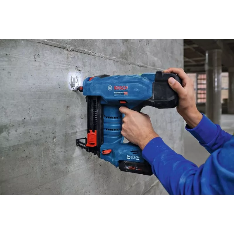 Vinių kalimo įrankis Bosch GNB 18V-40 maitinamas baterijomis 18 V lengvas