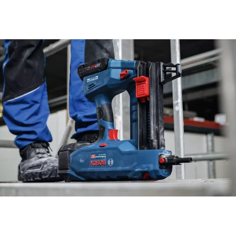 Vinių kalimo įrankis Bosch GNB 18V-40 maitinamas baterijomis 18 V lengvas