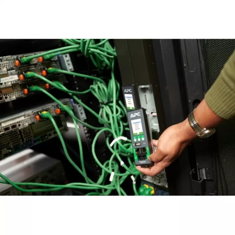 APC NetShelter Rack PDU Advanced, matuojami lizdai, 3 fazės, 22,1 kW 400 V 32 A arba 17,3 kW 415 V 30 A, 48 lizdai, IEC309