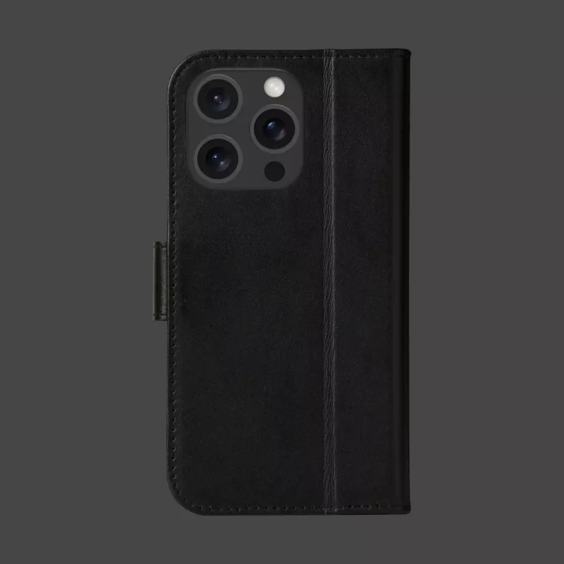 Folipas dbramante1928 iPhone 16 Pro juodos spalvos su 3 kortelių kišenėmis