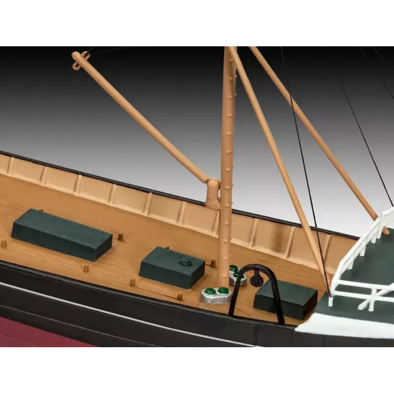 Žvejybinio laivo modelis Revell North Sea Trawler