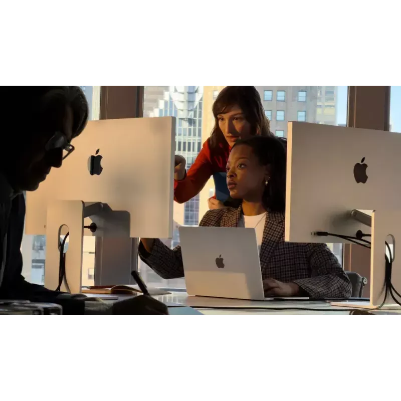 Nešiojamasis kompiuteris „Apple MacBook Air M5“ 13,6 col. (34,5 cm) – 16 GB RAM, 512 GB SSD, „macOS Tahoe“, smėlio spalvos Vokiško išdėstymo klaviatūra