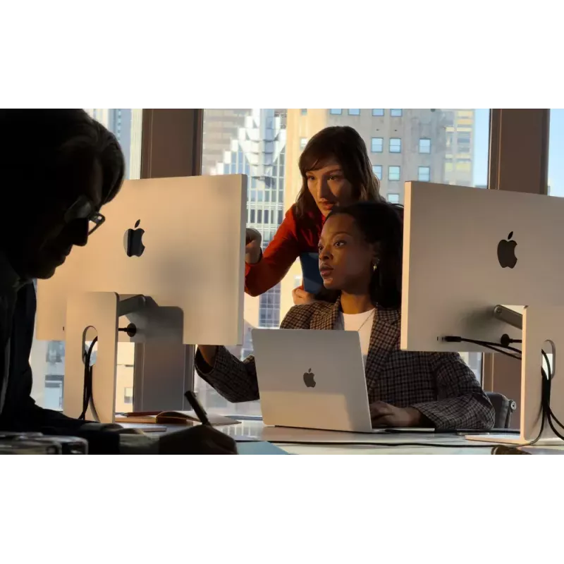 Monitorius Apple Studio Display 27 colių 5K Ultra HD LED — standartinis stiklas, reguliuojamo pasvirimo stovas, 5120×2880, įmontuoti garsiakalbiai, USB centras, sidabrinis