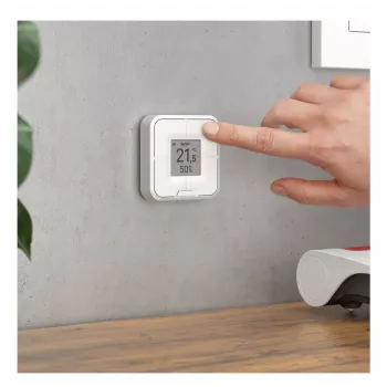 Prie sienos tvirtinamas belaidis išmanusis valdiklis FRITZ Smart Control 440 — baltas, 69×69×18 mm