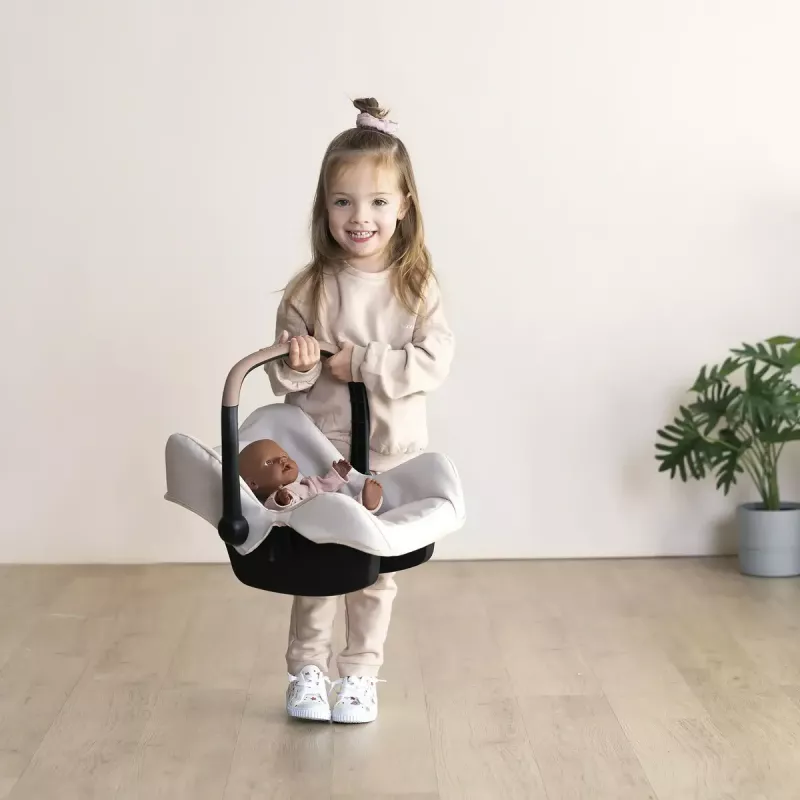 Lėlės automobilinė kėdutė Simba-Dickie Maxi-Cosi, smėlio spalvos — aksesuaras lėlėms