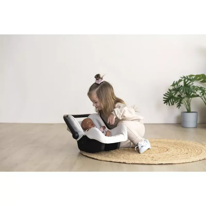 Lėlės automobilinė kėdutė Simba-Dickie Maxi-Cosi, smėlio spalvos — aksesuaras lėlėms