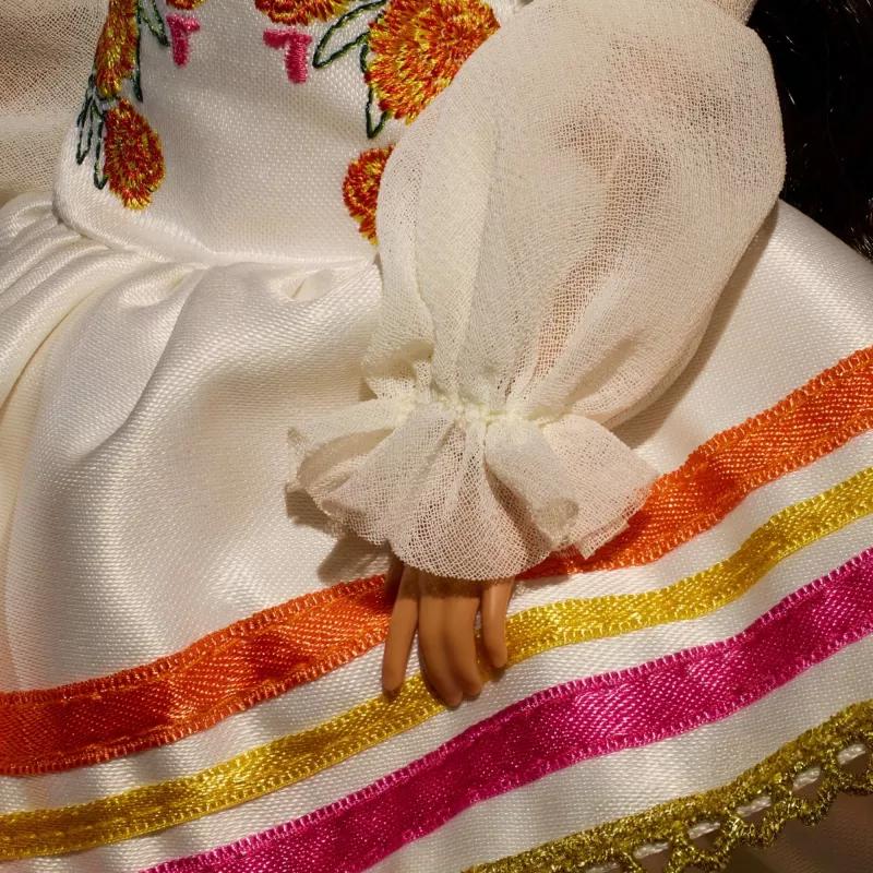 Barbie Signature Día De Muertos 2025 kolekcinė lėlė su rauktu kreminės spalvos suknele