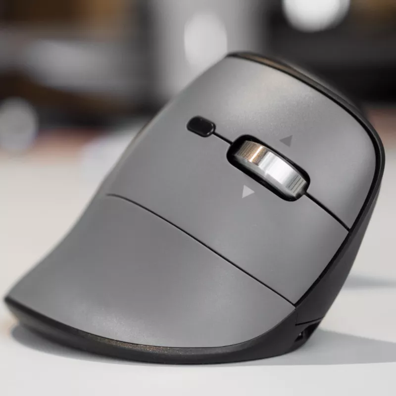 BakkerElkhuizen FastForward Pro pelė, dešiniarankiams, vertikalus dizainas, optinė, RF belaidė + Bluetooth + USB Type-C, 5000 DPI, juoda, pilka