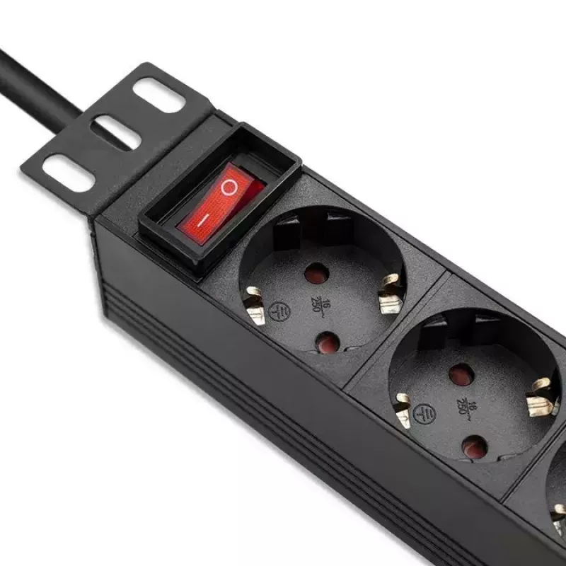 Jungiklinė juosta QOLTEC 54603 — 1U montuojama į stovą, 16A įvestis, 4× SCHUKO lizdai