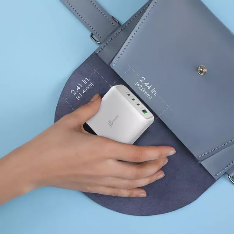 j5 create 70W GaN USB-C 4 prievadų įkroviklis — patalpų kintamos srovės maitinamas, universalus suderinamumas, baltas