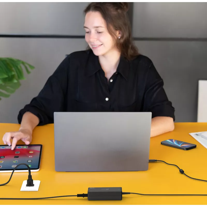 USB-C PD maitinimo adapteris j5create JUP1265 — 65W, vidaus, juodas, plastikinis, 118×32×50 mm (ES)