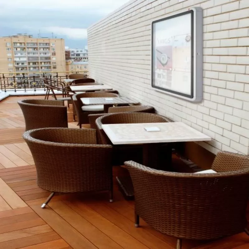 Nobo Premium Plus lauko magnetinė užrakinama skelbimų lenta 4xA4