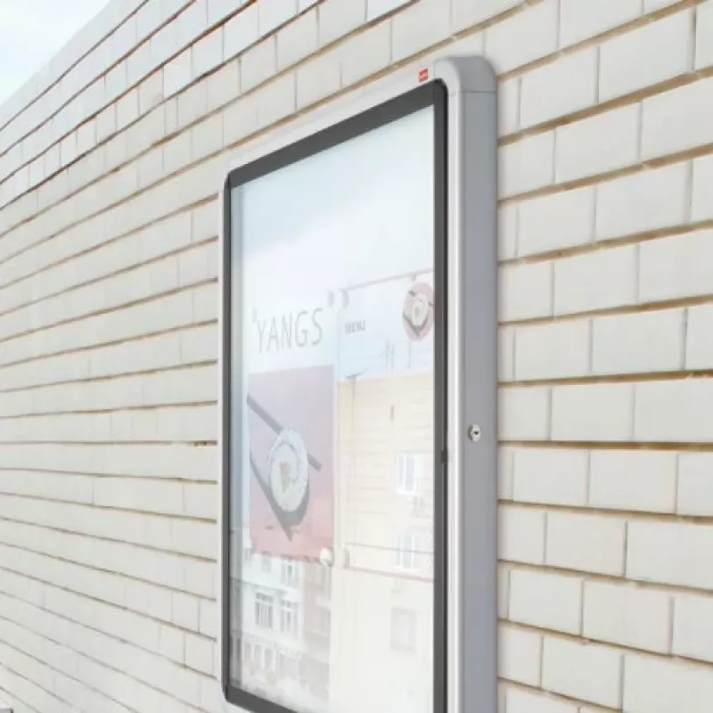 Nobo Premium Plus lauko magnetinė rakinama skelbimų lenta 6xA4