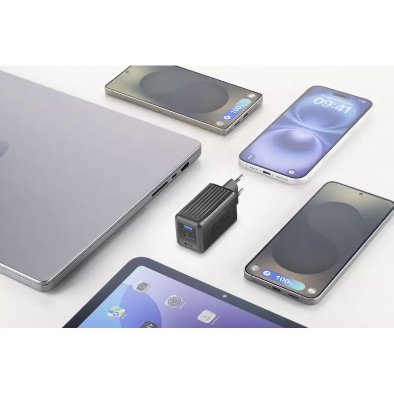 Cellularline Multipower Micro 65W itin kompaktiškas 65W greitas tinklo įkroviklis su 3 prievadais