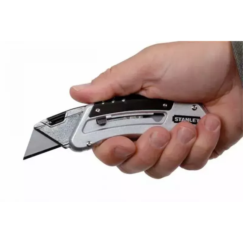 Universalus peilis Stanley 0-10-810 juodas metalinis su nuplėšiama ašmenimis
