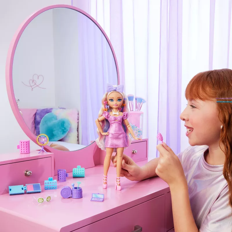 Barbie Dream Besties Malibu mados lėlė su netikėtais aksesuarais ir daugiau nei 15 įvaizdžių
