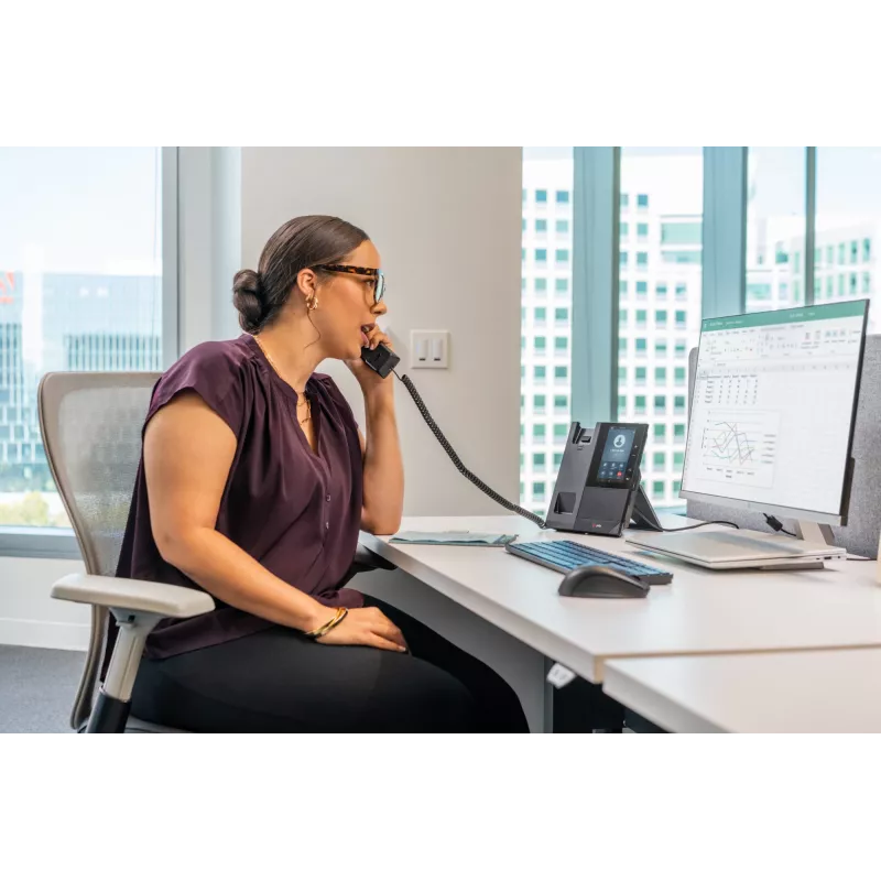 HP Poly CCX 505 verslo medijos telefonas, skirtas „Microsoft Teams“ ir maitinamas per PoE