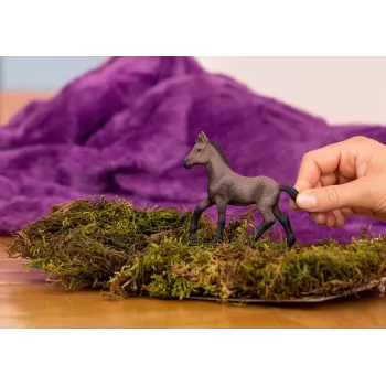 schleich ARKLIO KLUBAS Peru pasų kumeliukas, 5 m., Arkliai, Ruda, Plastikas