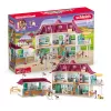 schleich HORSE CLUB Ežero pakrantės sodyba ir arklidė, namas, arkliai, 5 m., įvairiaspalvis