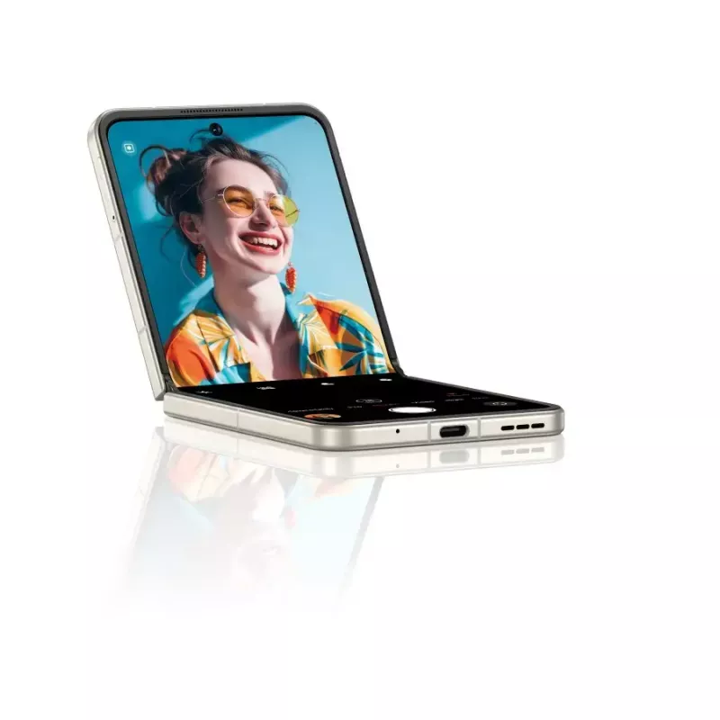 Išmanusis telefonas NUBIA Flip rinkinys su dėklu, ausinėmis ir aušintuvu (juodas)
