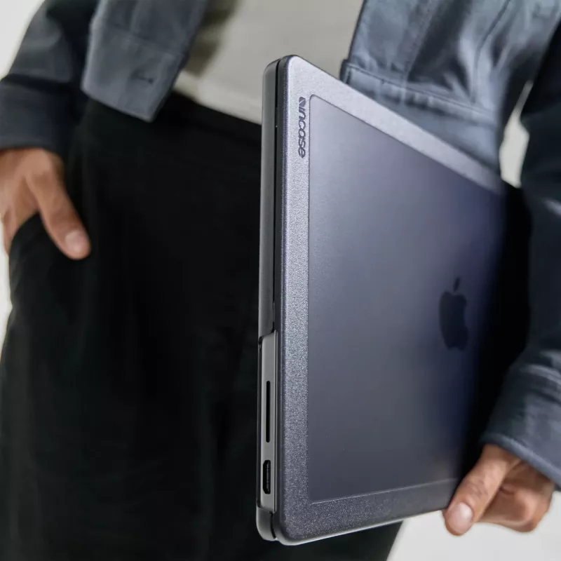 Incase Edge kietasis dėklas su Makrolon® 14 colių MacBook Pro (M1-M4, 2021-2024)