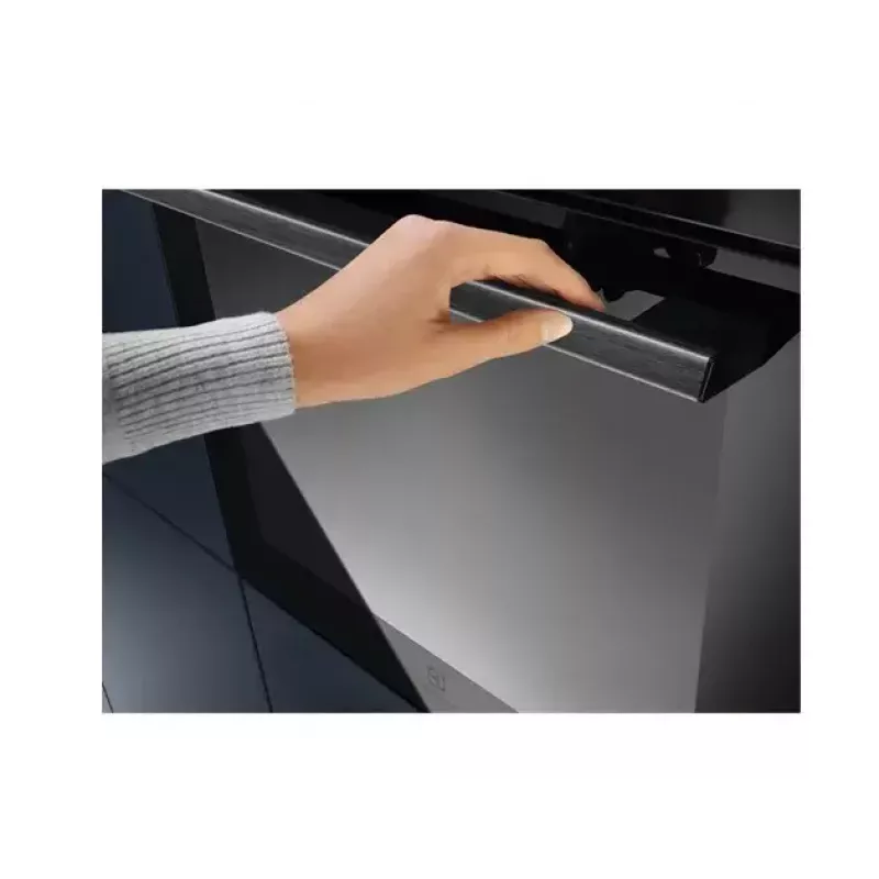 Įmontuojama elektrinė orkaitė Electrolux EOC8P39WZ — 72 L, pirolitinis savaiminis valymas, garas, grilis, konvekcija, juoda