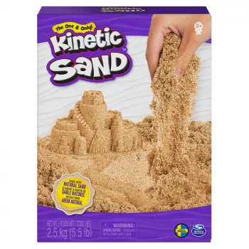 „Kinetic Sand“, 2,5 kg natūralios rudos spalvos žaidimų smėlio, skirtas menams ir amatams, smėlio dėžei, išskirtinis „Amazon“ produktas (pakuotė gali skirtis), formuojami sensoriniai žaislai, nuo 3 metų