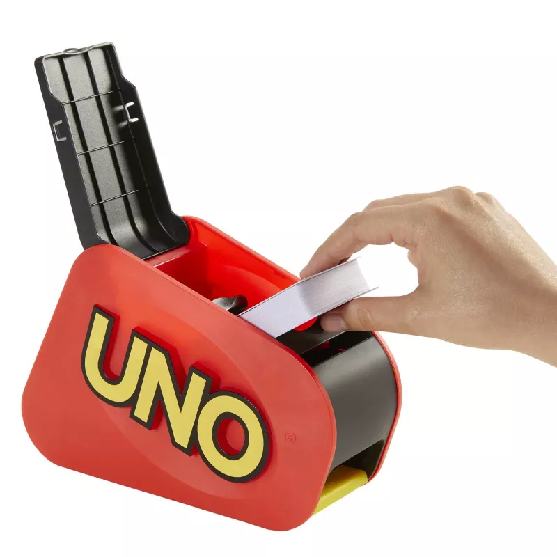 UNO Extreme atnaujinta klasikinės šeimos kortų žaidimo versija su šviesomis, garsais ir atsitiktinių veiksmų paleidikliu. Puiki dovana nuo 7 metų amžiaus.