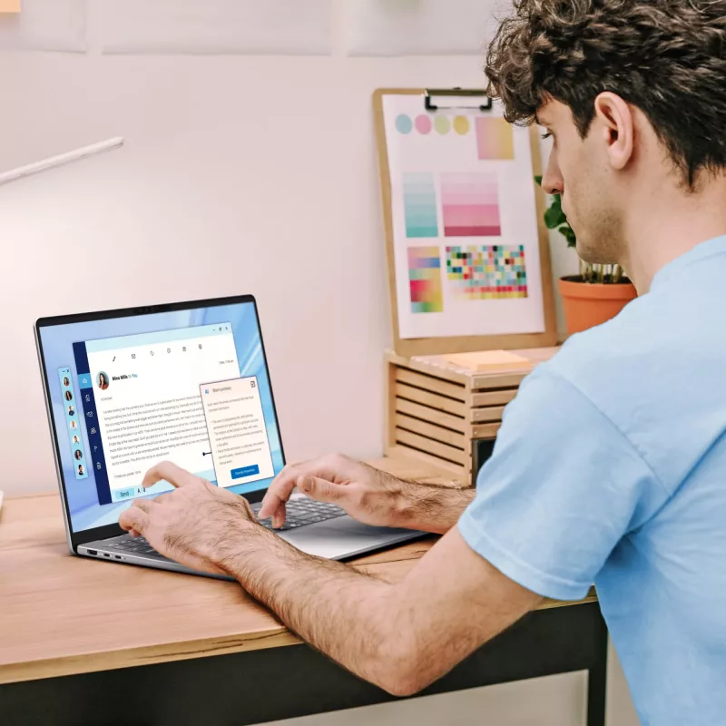 Dell 16 Plus DB16250 nešiojamasis kompiuteris — Intel Core Ultra 9 288V, 16 colių Quad HD+ jutiklinis ekranas, 32 GB RAM, 1 TB SSD, Windows 11 Pro, mėlynas