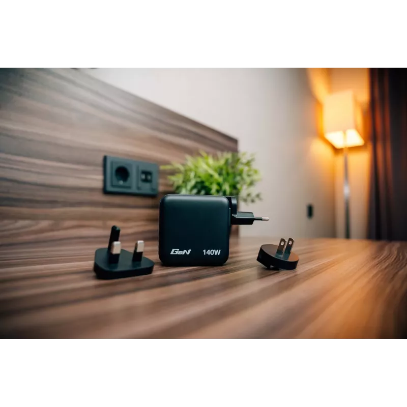 Verbatim Mini GaN Charger 140W su Display, Indoor, AC, 28 V, Juoda