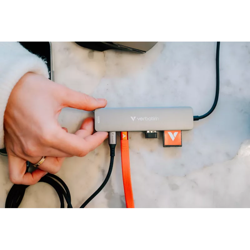 Verbatim USB-C Essentials universali jungčių stotelė su 7 prievadais: HDMI, USB-C, USB-C 3.2 Gen 1, 2 x USB-A 3.2 Gen 1, SD ir microSD