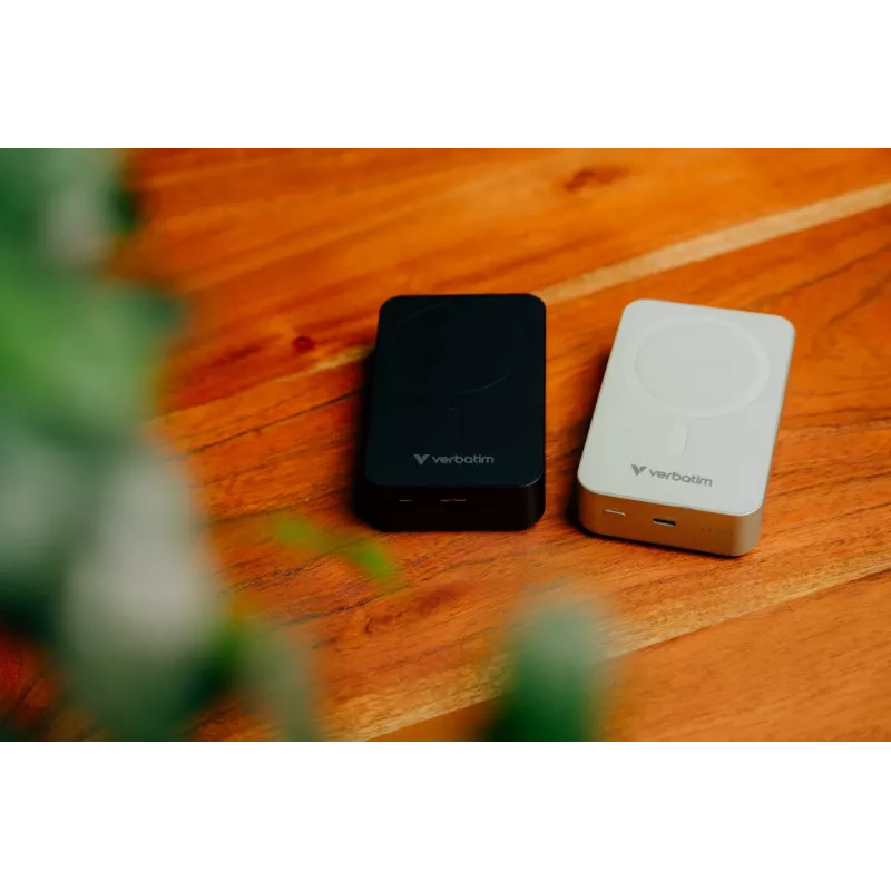 Verbatim Charge 'n' Go Essentials Magnetinė belaidė išorinė baterija 20000 mAh juoda