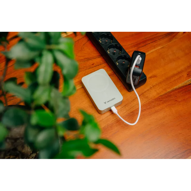 Verbatim Charge 'n' Go Essentials magnetinė belaidė išorinė baterija 20000 mAh žalia