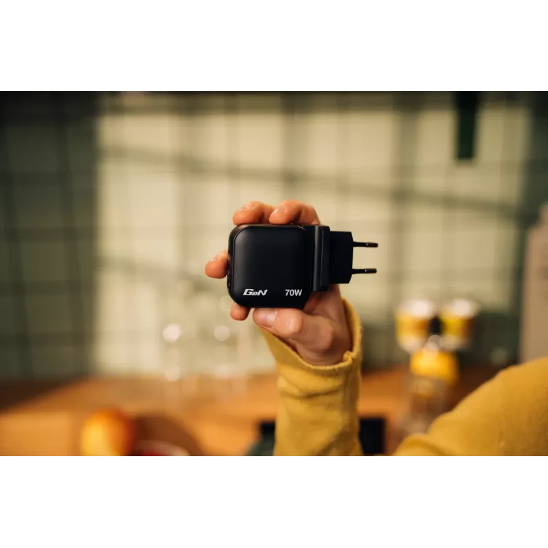 Verbatim Mini GaN Charger 70W 3 Port US plug su EU and UK adaptors