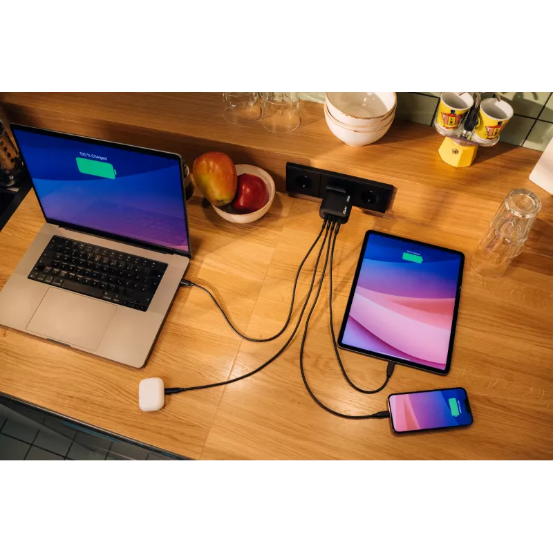 Verbatim Mini GaN įkroviklis 100 W 4 prievadų JAV kištukas su ES ir JK adapteriais