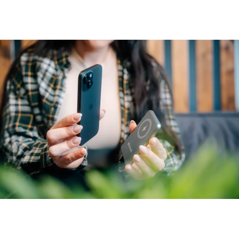 Verbatim Charge 'n' Go Magnetic Wireless Power Bank 5000mAh Pilka