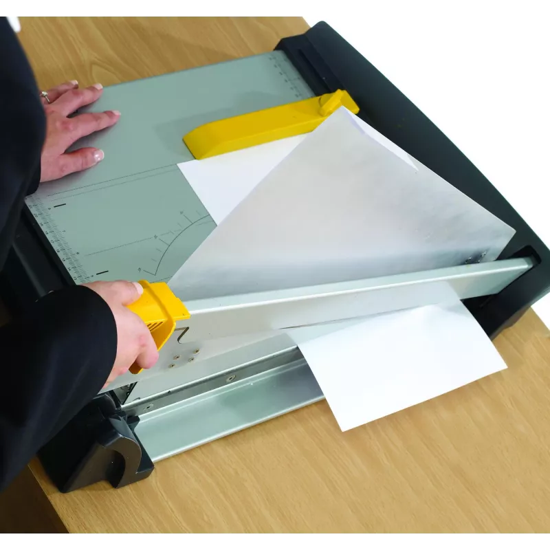 Popieriaus pjaustyklė Fellowes Plasma A3/180 — pjovimo ilgis 46 cm, talpa 40 lapų, grafito/sidabro/geltona
