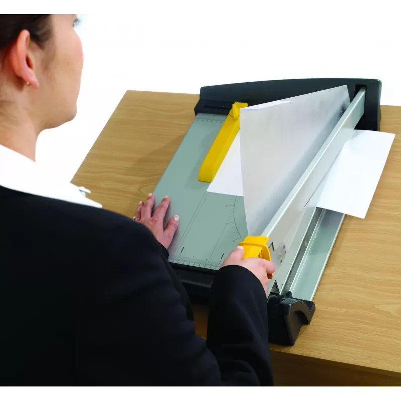 Popieriaus pjaustyklė Fellowes Plasma A3/180 — pjovimo ilgis 46 cm, talpa 40 lapų, grafito/sidabro/geltona